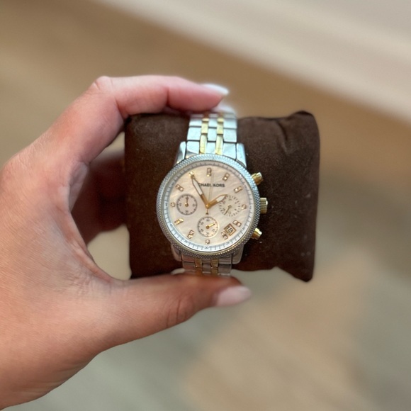 Michael Kors two tone watch - Picture 7 of 7